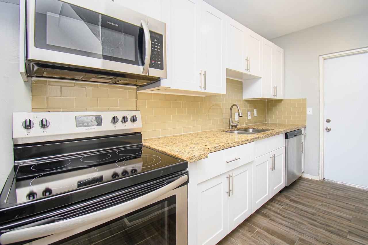 317 Northeast 13th Avenue #3 - Photo 2 of 13