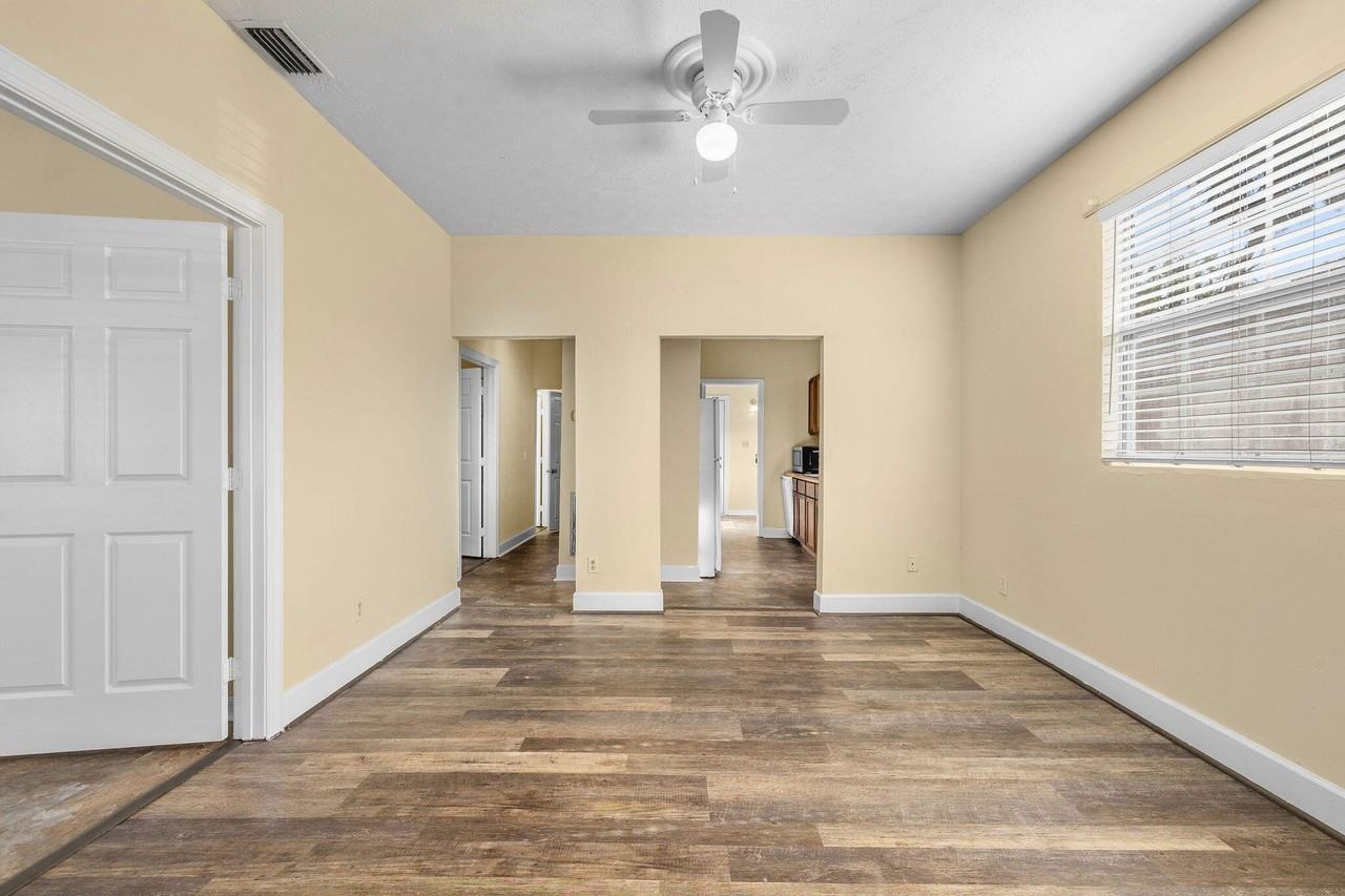 921 Se Nassau Ave - Photo 6 of 34