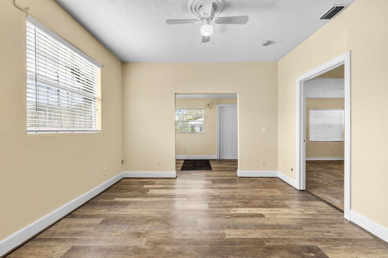 921 Se Nassau Ave - Photo 7 of 34