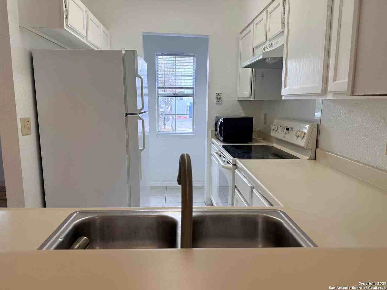 12231 Magnolia Blossom - Photo 4 of 18