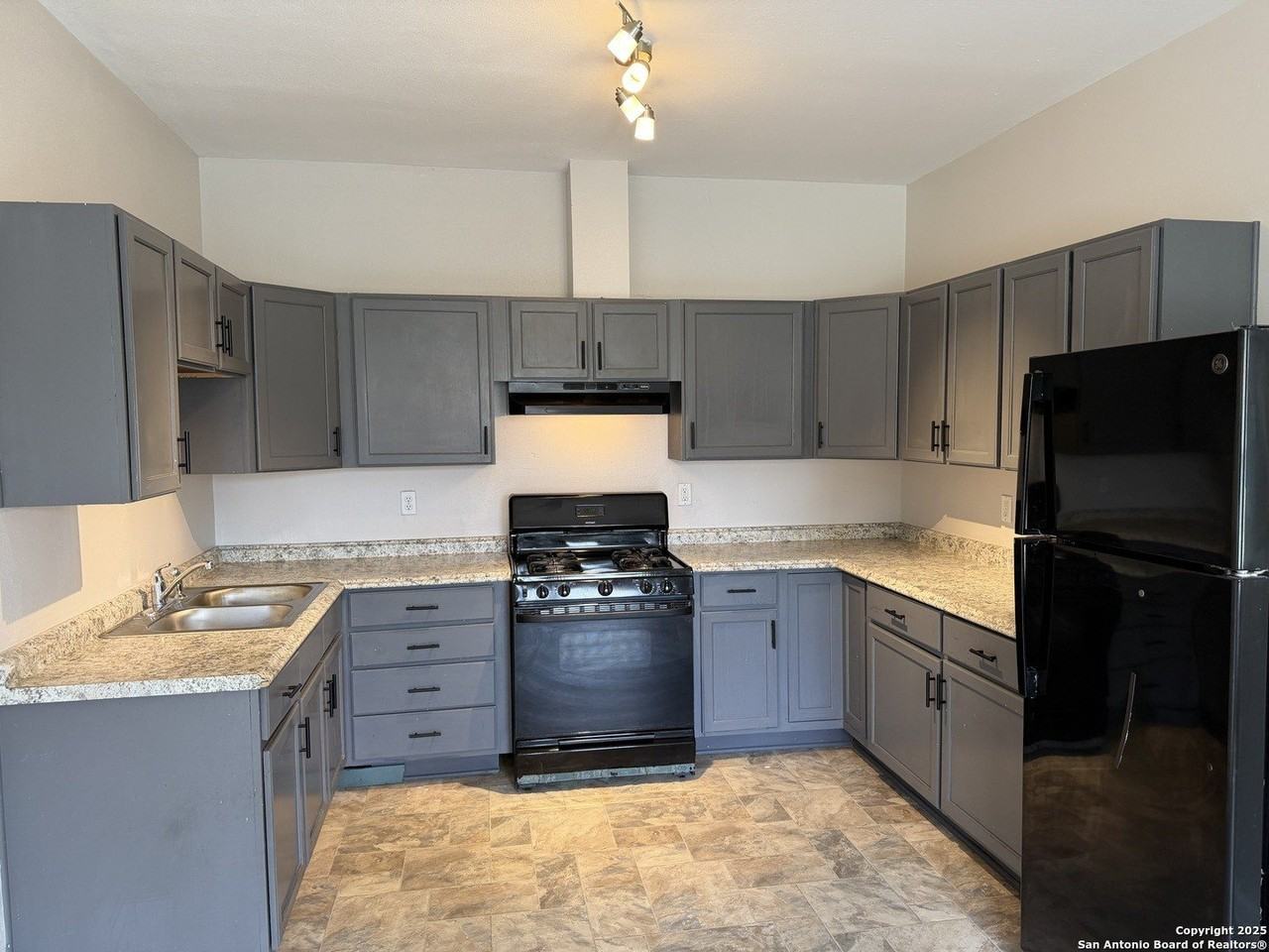 319 Harding Place #1 - Photo 5 of 10