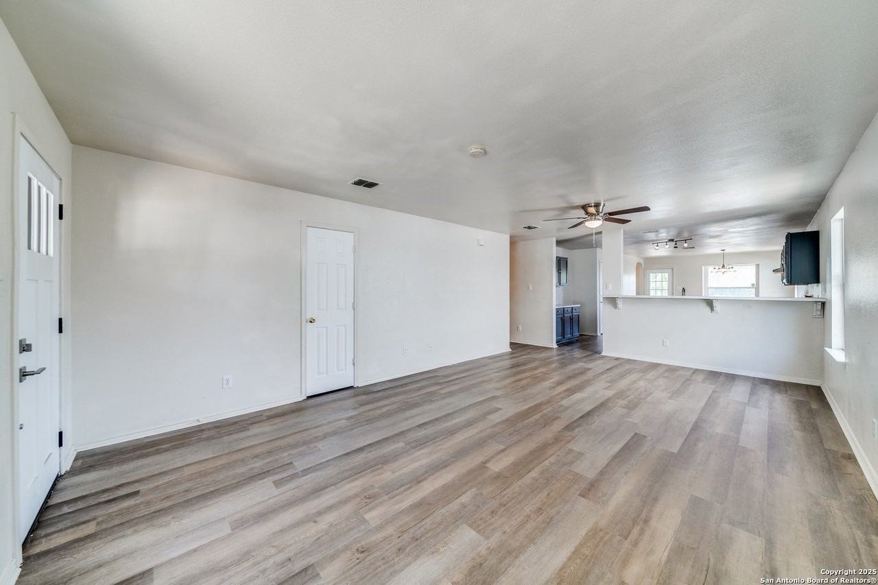 10251 Crystal Boulevard - Photo 5 of 25