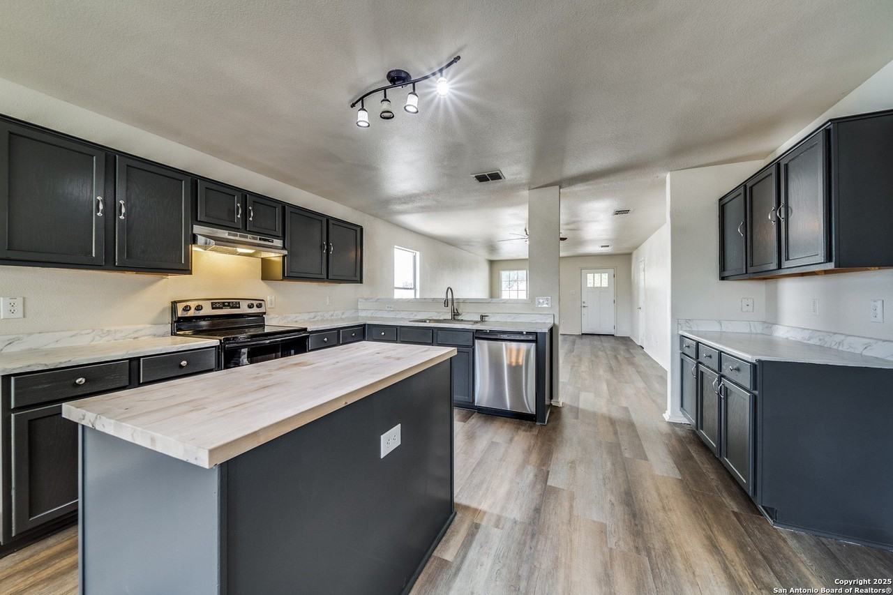 10251 Crystal Boulevard - Photo 7 of 25