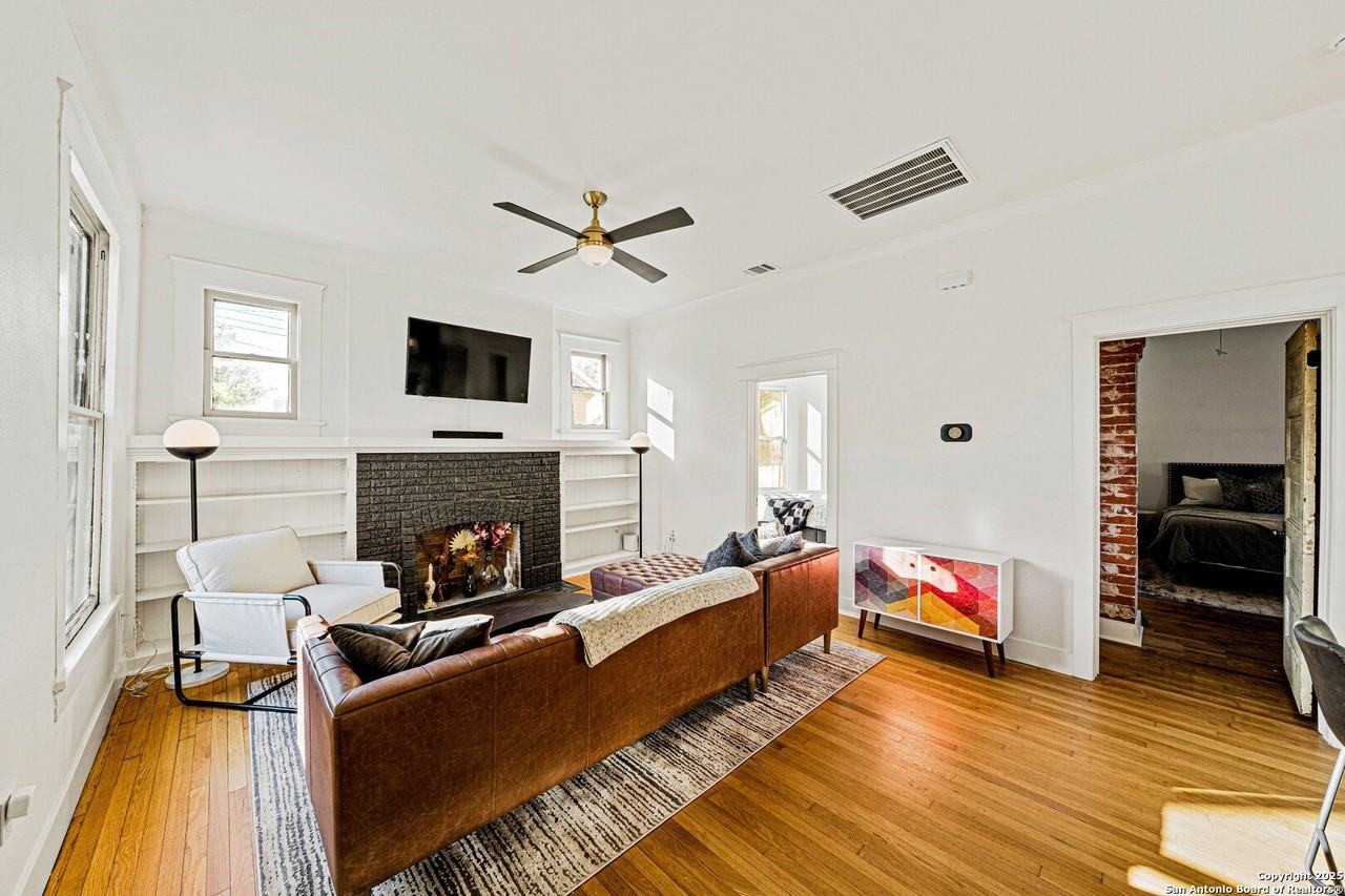 540 Adams St - Photo 5 of 17