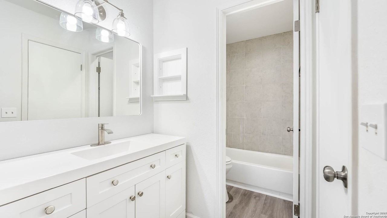 9347 Lands Point Street - Photo 4 of 20