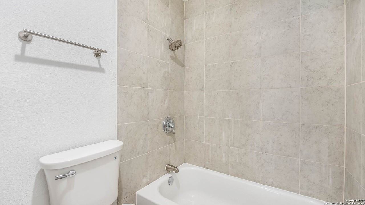 9347 Lands Point Street - Photo 5 of 20