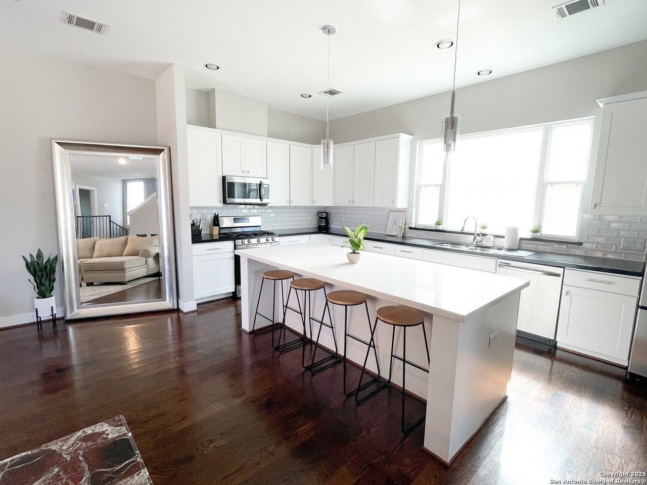 2502 Hadley Street - Photo 6 of 23