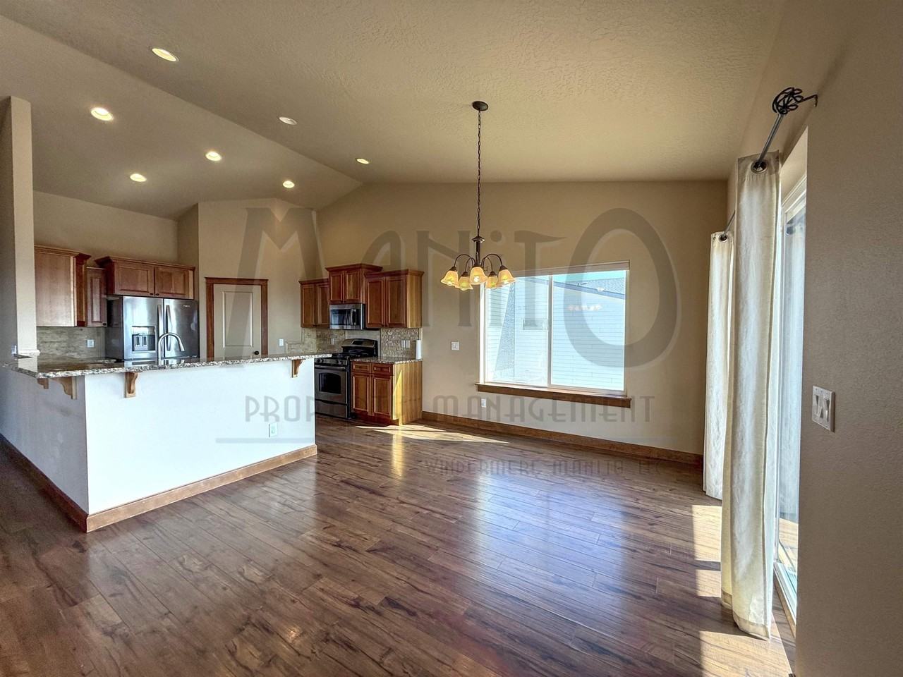 8607 North Upper Mayes Lane - Photo 5 of 39