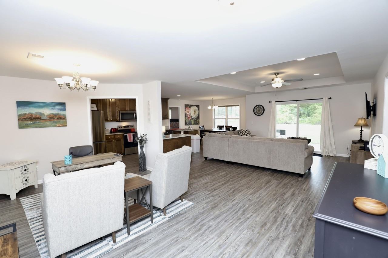 4415 Patriot Parkway - Photo 4 of 50