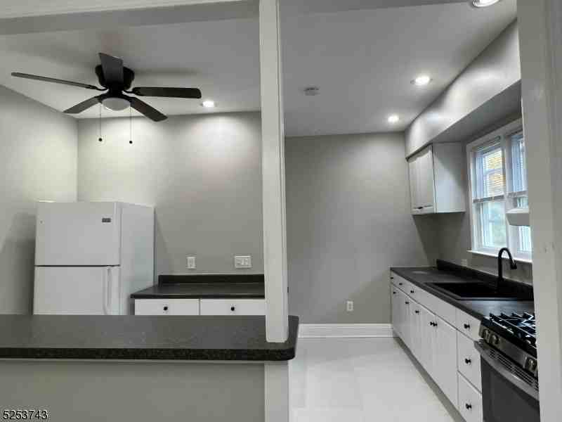 436 Elsie Avenue - Photo 4 of 10