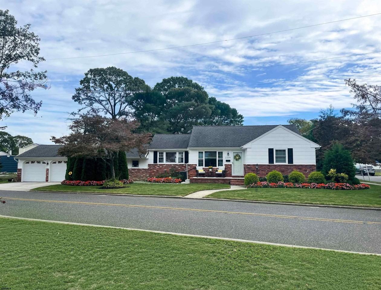 2204 Wabash Avenue - Photo 2 of 9