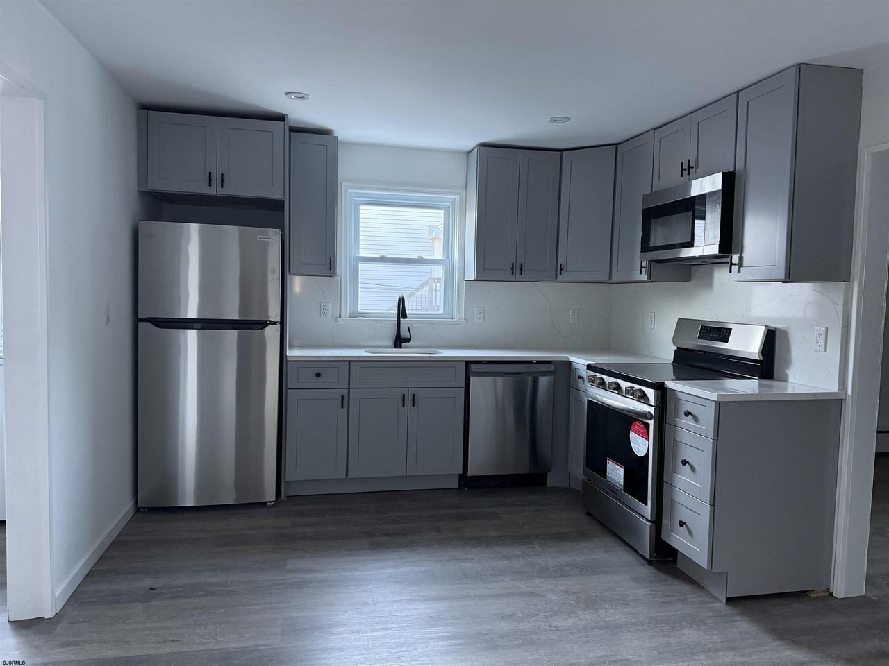 228 Philadelphia Ave - Photo 4 of 18