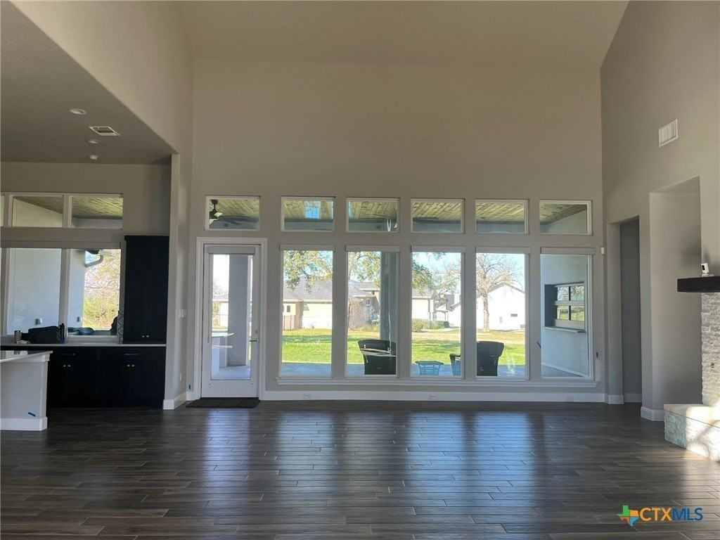 1163 Trotter Lane - Photo 4 of 36