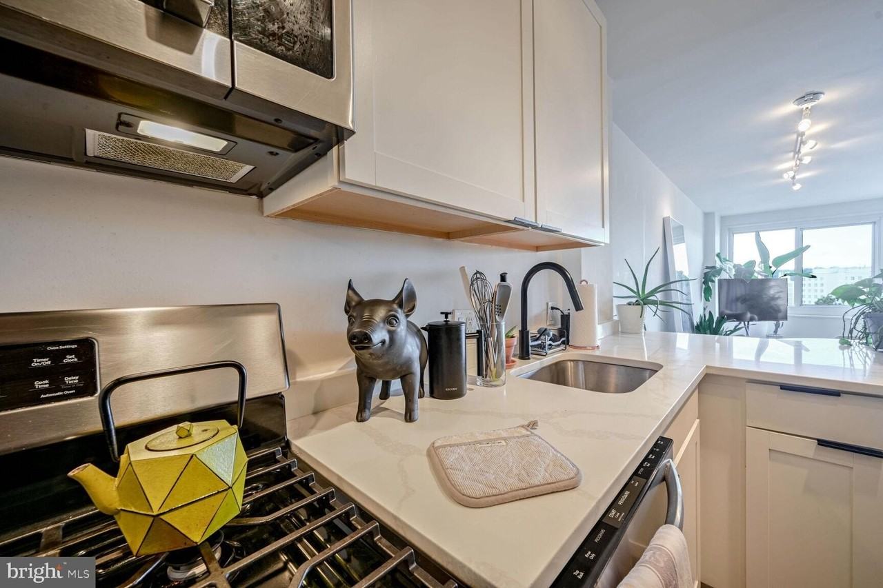 1330 New Hampshire Avenue Northwest #822 - Photo 5 of 18