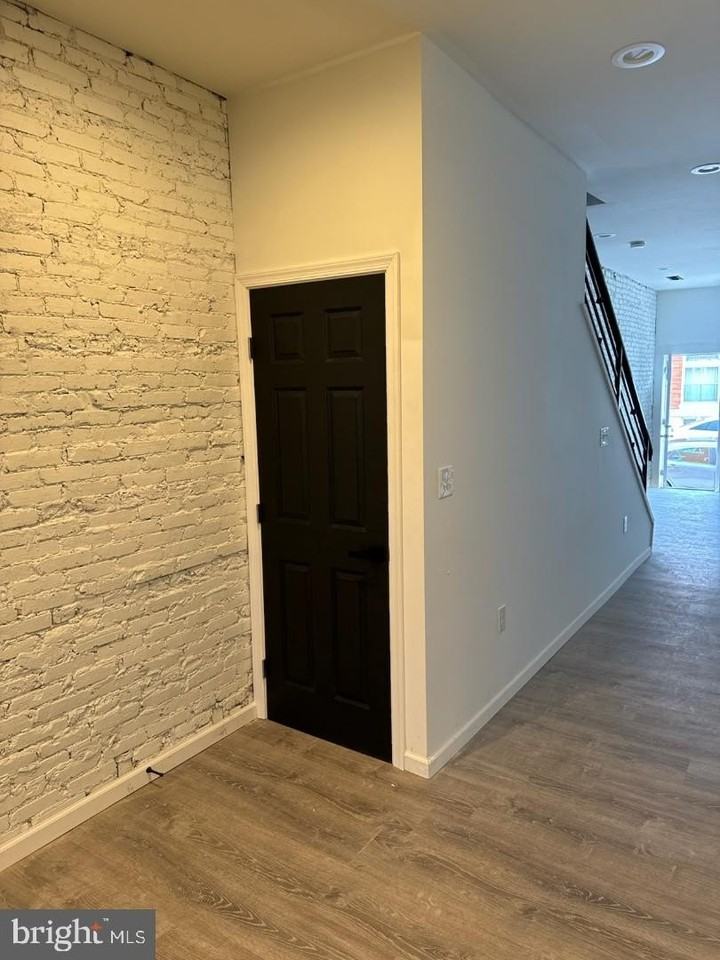 2142 Penrose Avenue - Photo 4 of 17