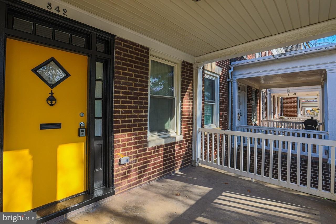 342 East University Parkway - Photo 4 of 34