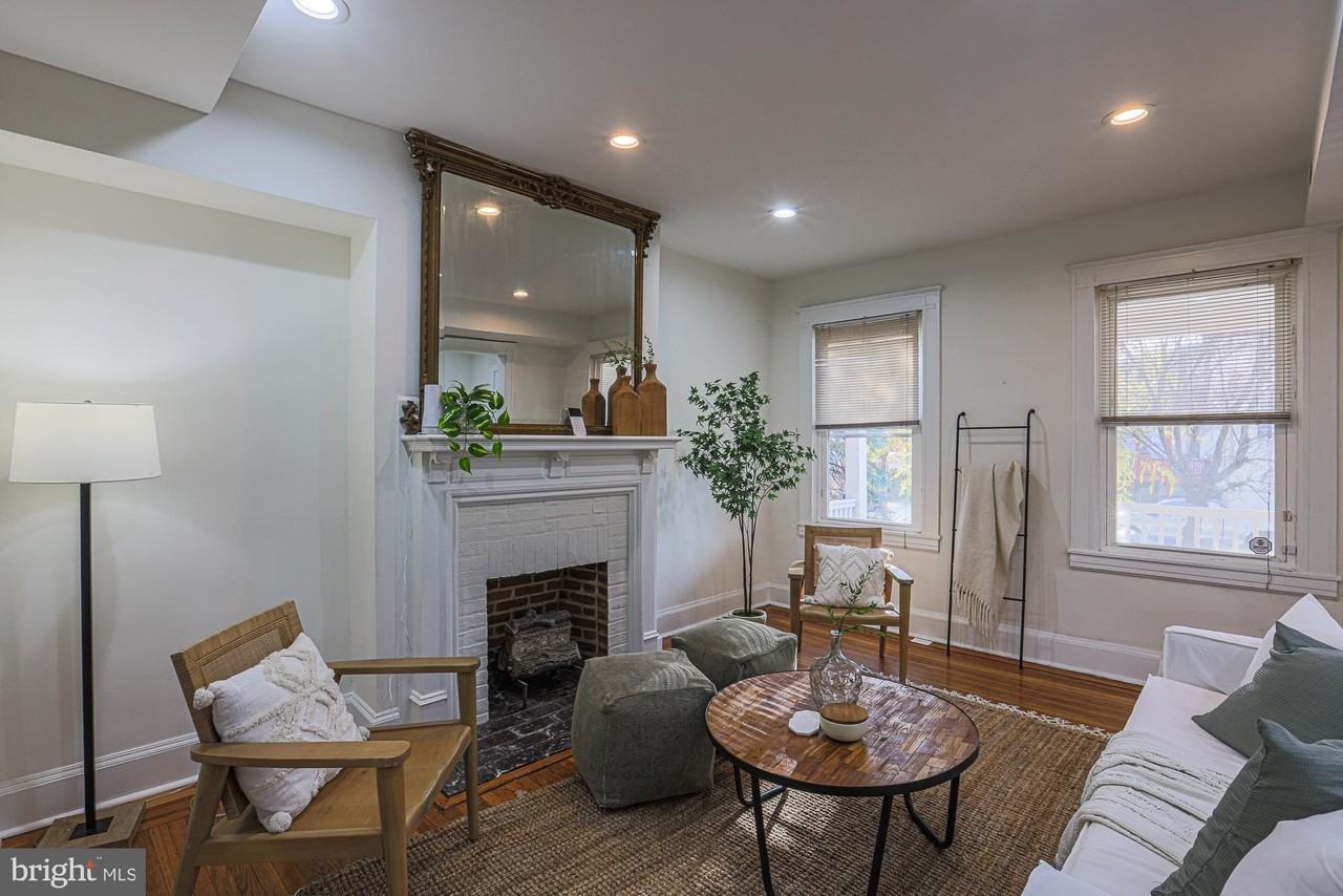 342 East University Parkway - Photo 6 of 34