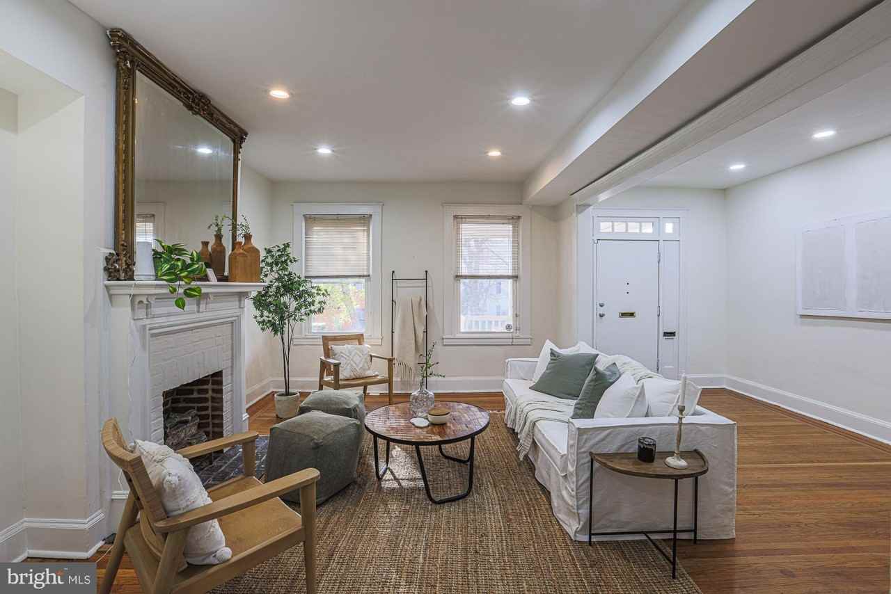 342 East University Parkway - Photo 7 of 34