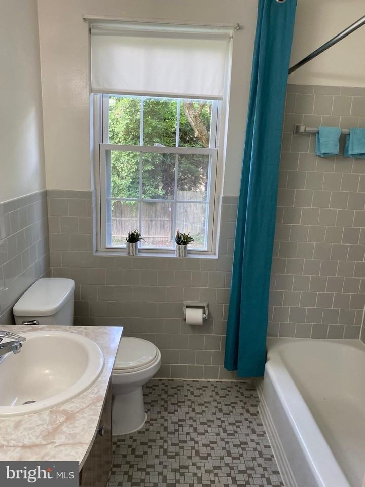 312 East Melrose Avenue - Photo 2 of 6