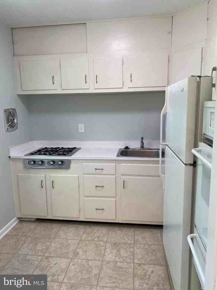 312 East Melrose Avenue - Photo 3 of 6