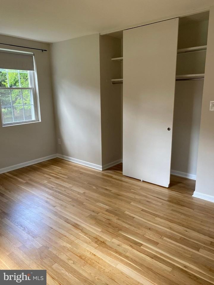 312 East Melrose Avenue - Photo 5 of 6