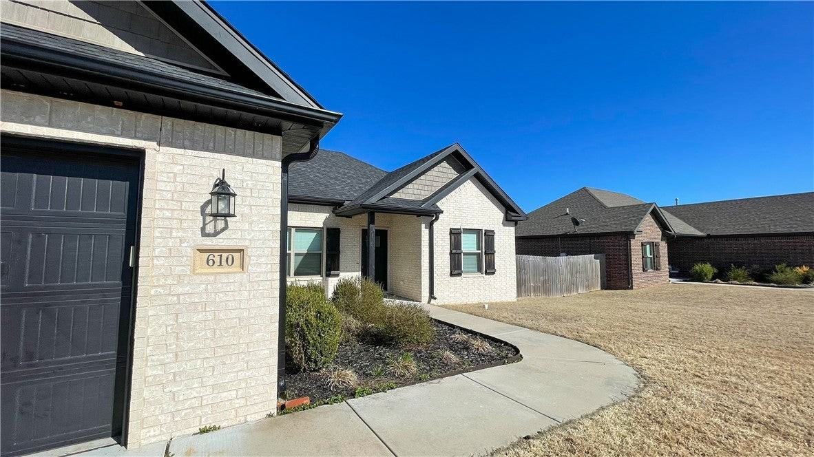 610 Captain Hopkins Street - Photo 2 of 30