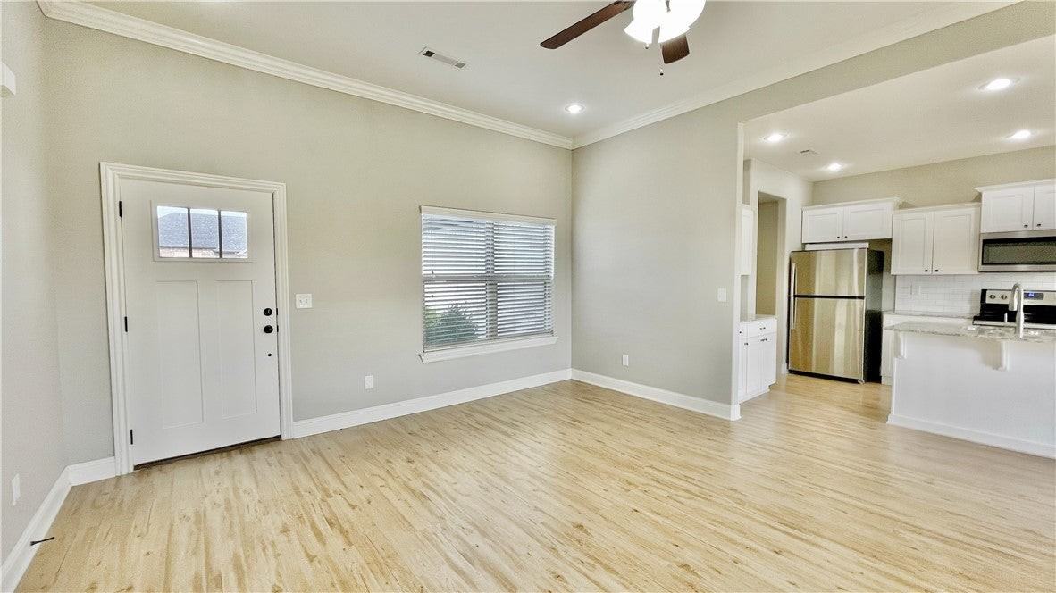 610 Captain Hopkins Street - Photo 7 of 30