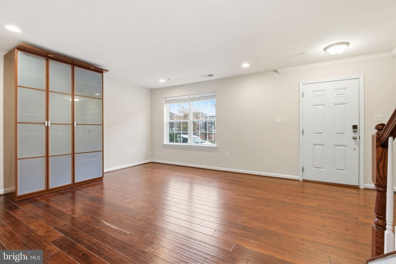 7025 Southmoor Street - Photo 3 of 35