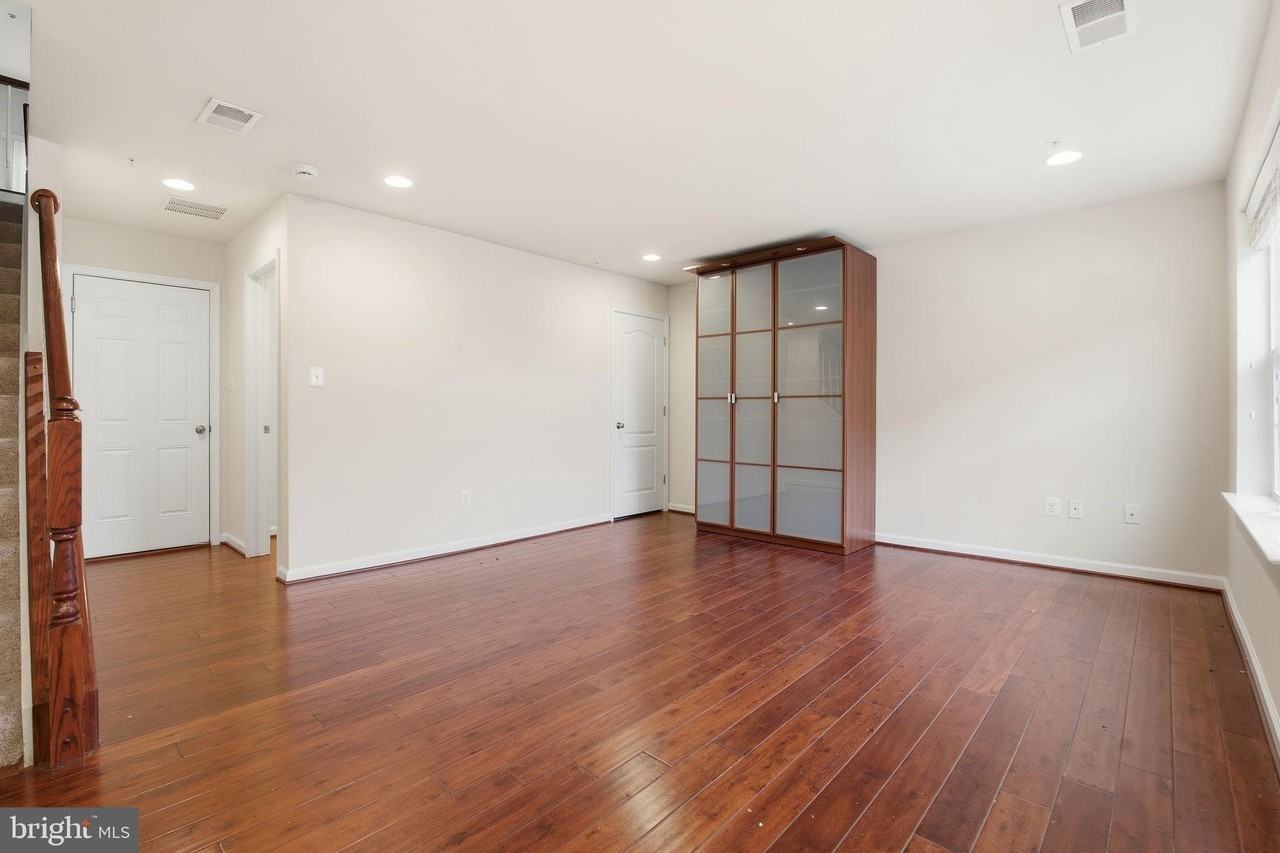 7025 Southmoor Street - Photo 4 of 35