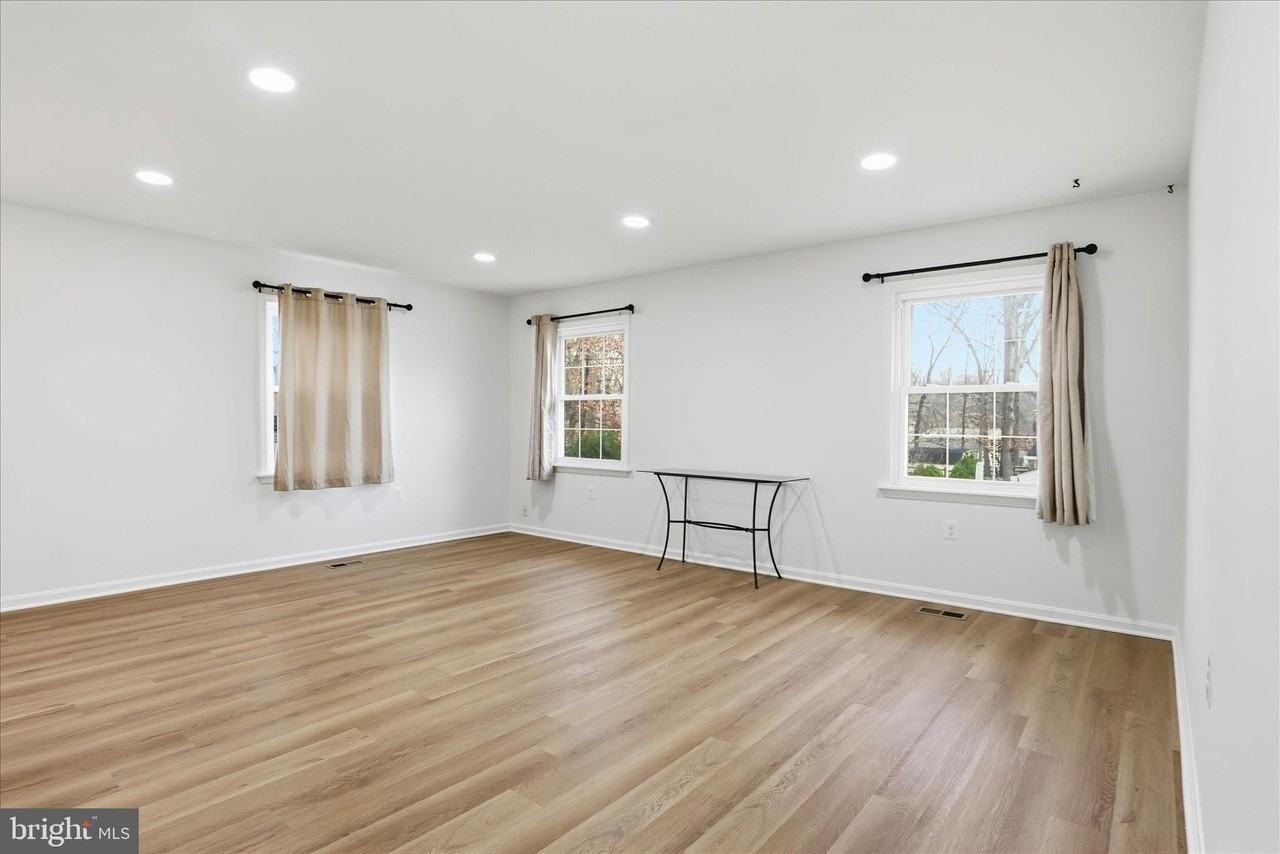 14017 Broomall Lane - Photo 7 of 41