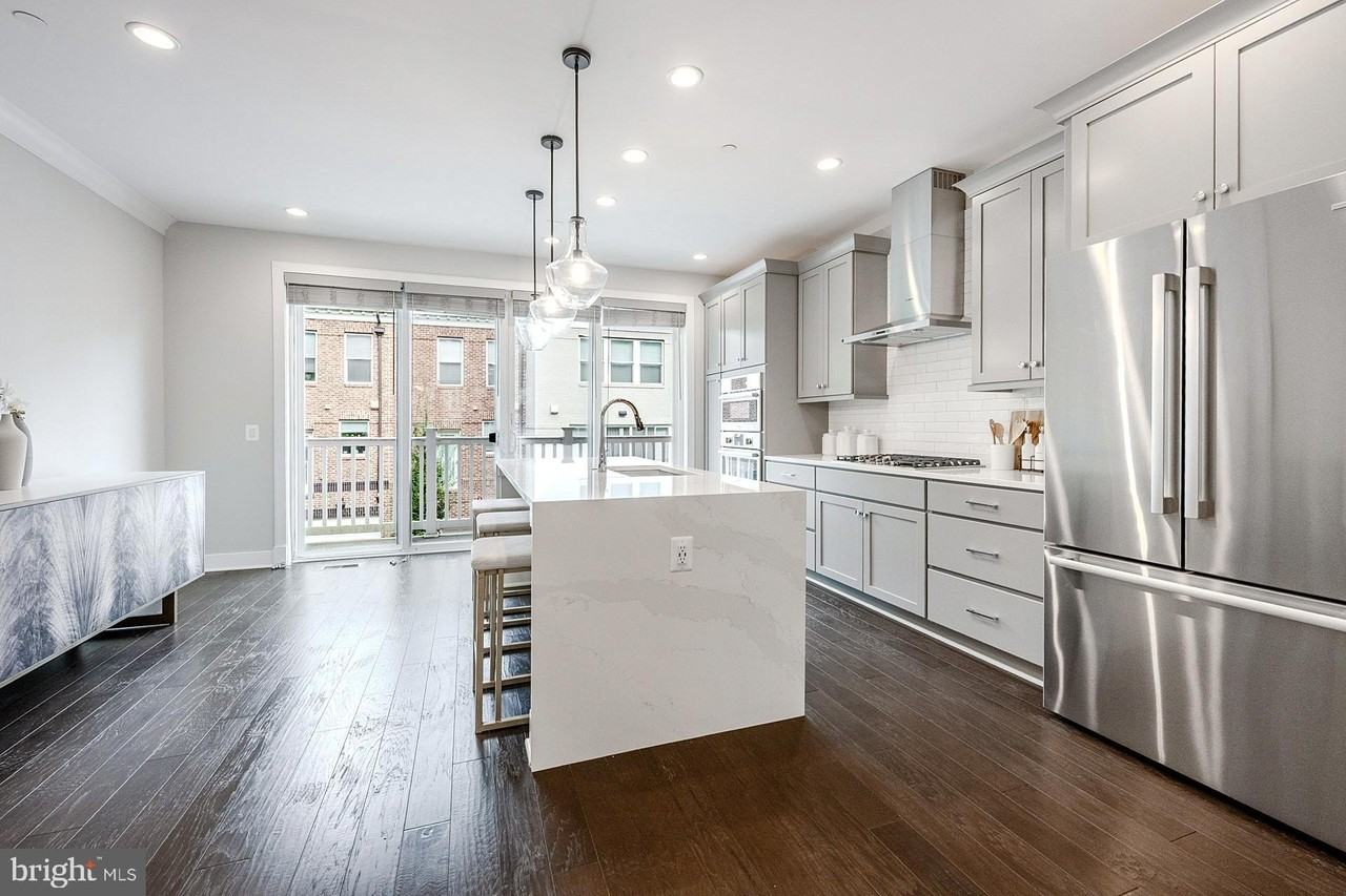 10326 Grosvenor Place - Photo 3 of 48