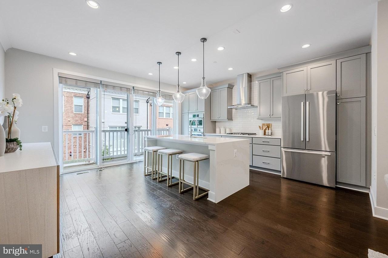 10326 Grosvenor Place - Photo 4 of 48