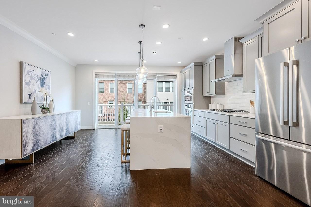 10326 Grosvenor Place - Photo 5 of 48