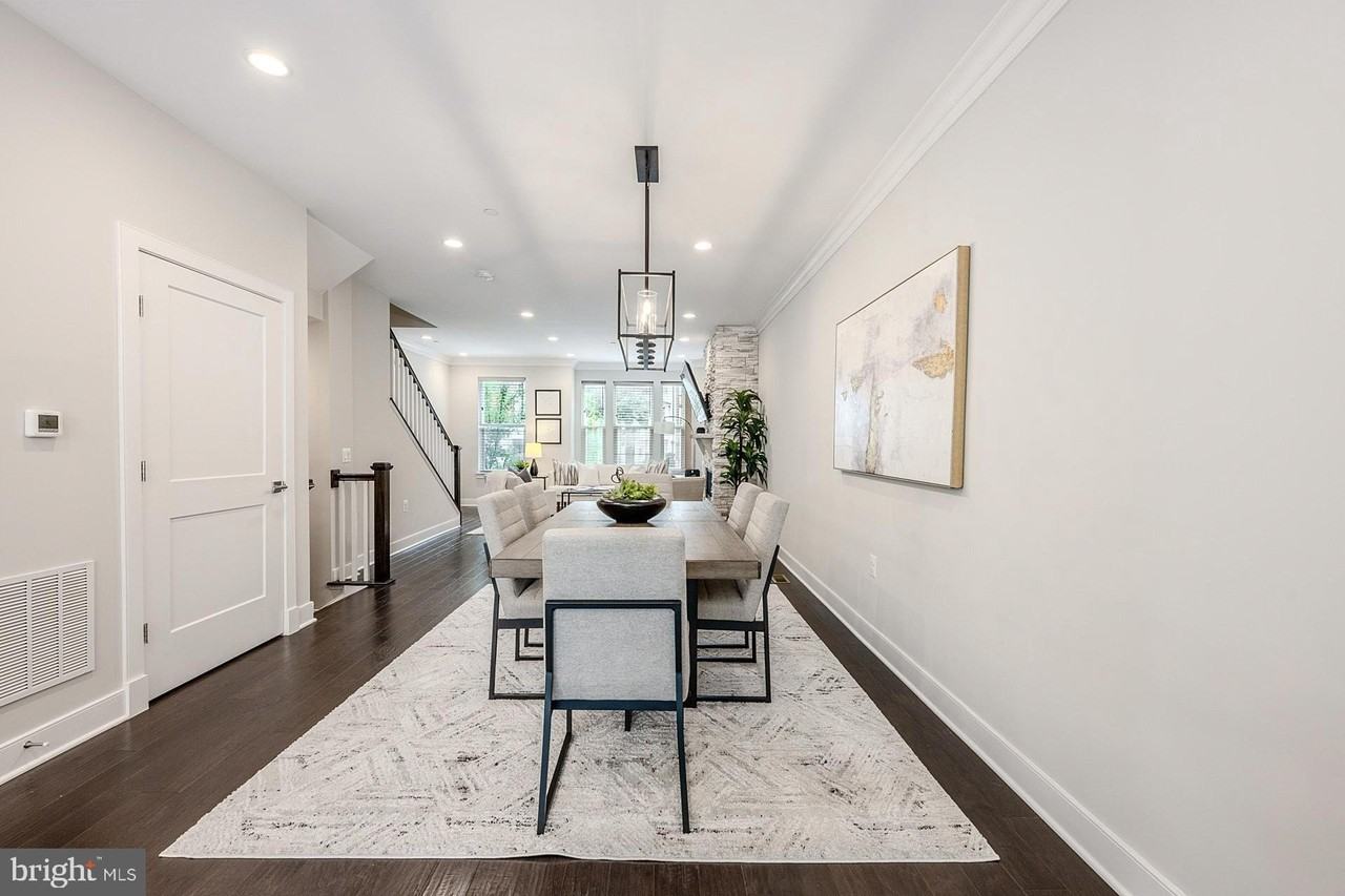 10326 Grosvenor Place - Photo 7 of 48