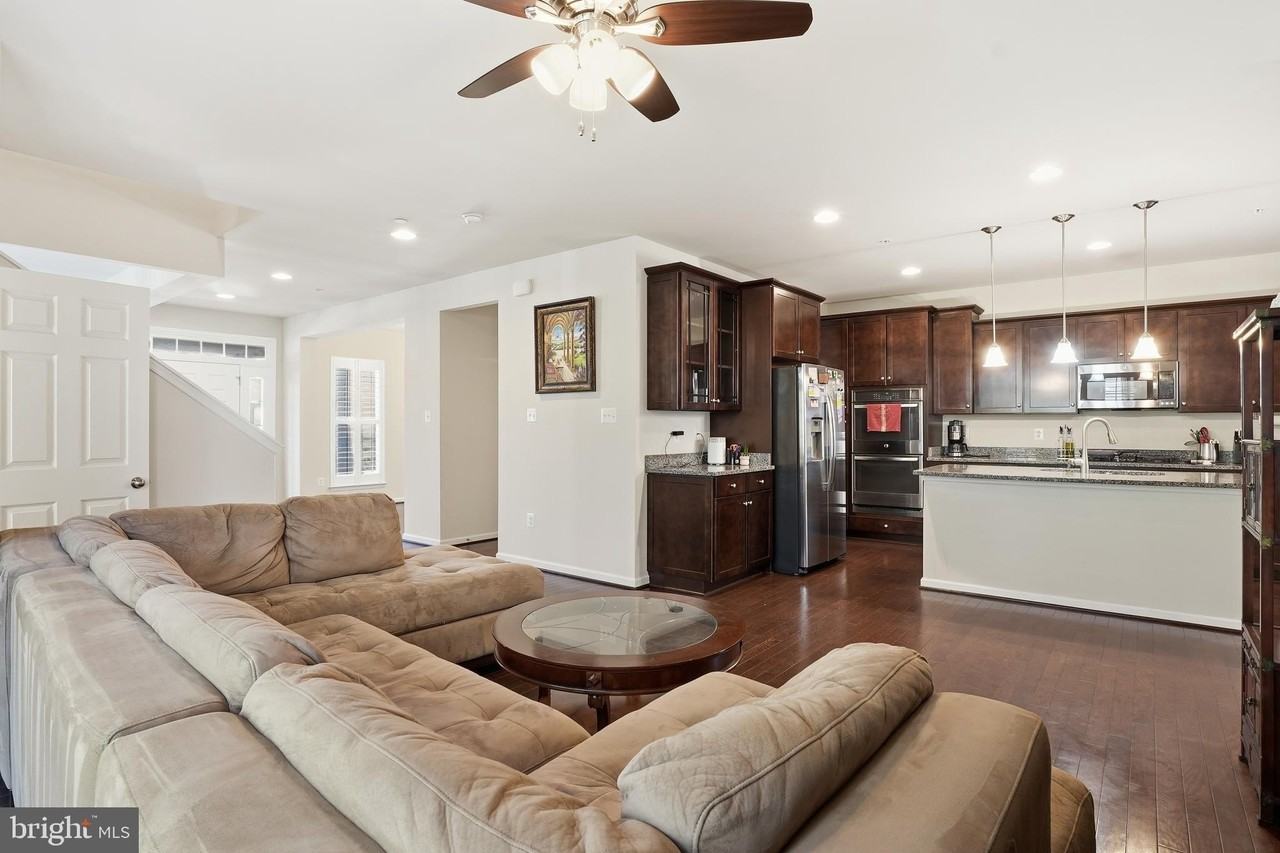 7207 Maisson Ridge Circle - Photo 5 of 38