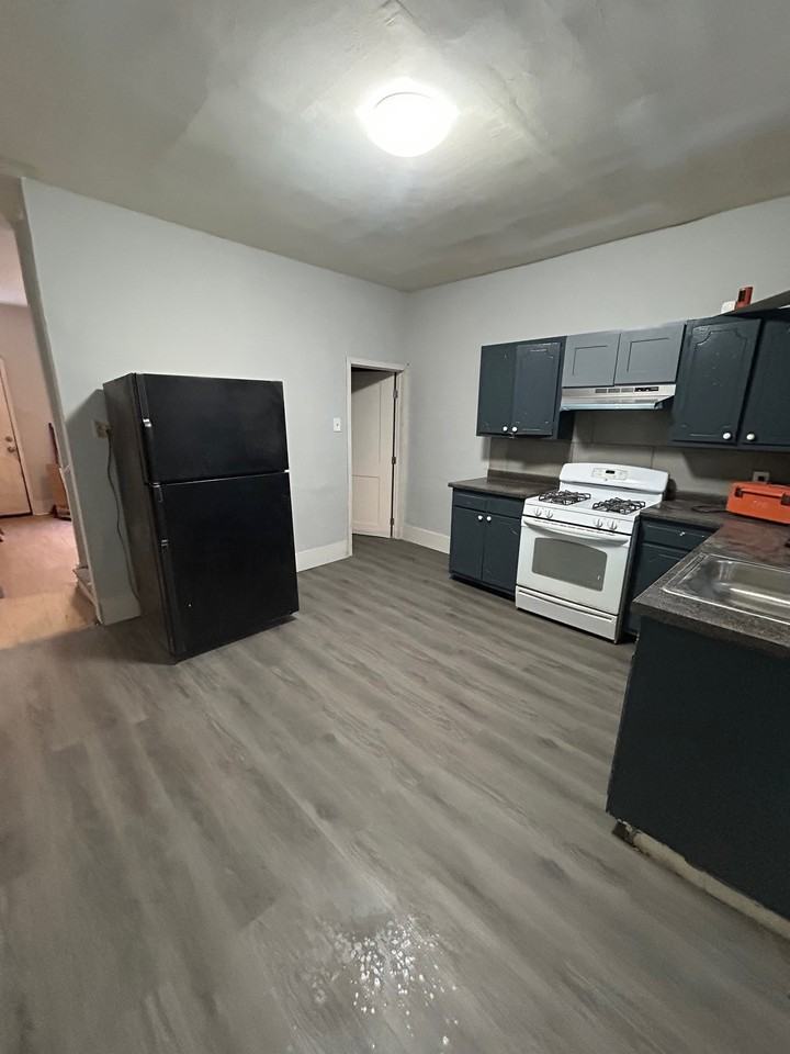 2728 West Oakdale Street #1 - Photo 5 of 12