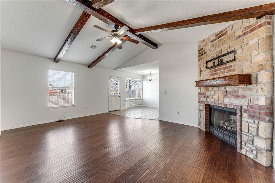 804 Tyler St - Photo 4 of 20