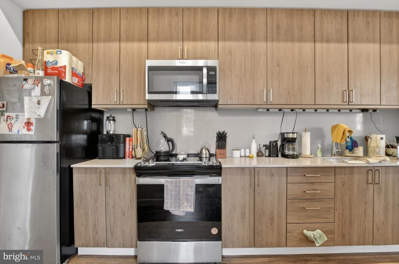 525 N 41st St Apt 201 #201 - Photo 2 of 28