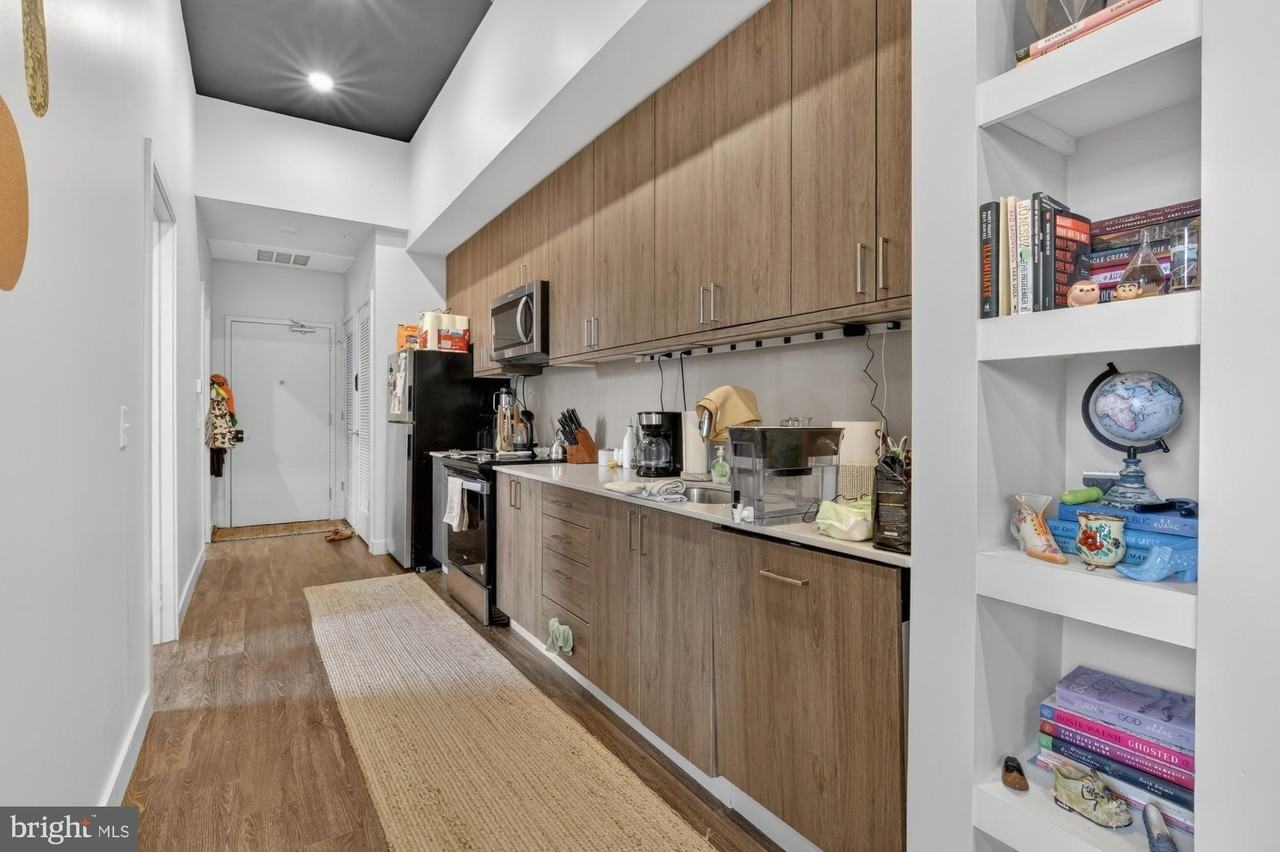 525 N 41st St Apt 201 #201 - Photo 3 of 28