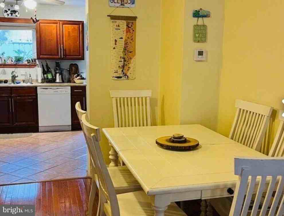 811 Earp St - Photo 4 of 29