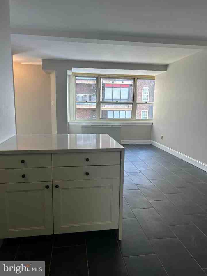 1810 Rittenhouse Square #1609 - Photo 4 of 14