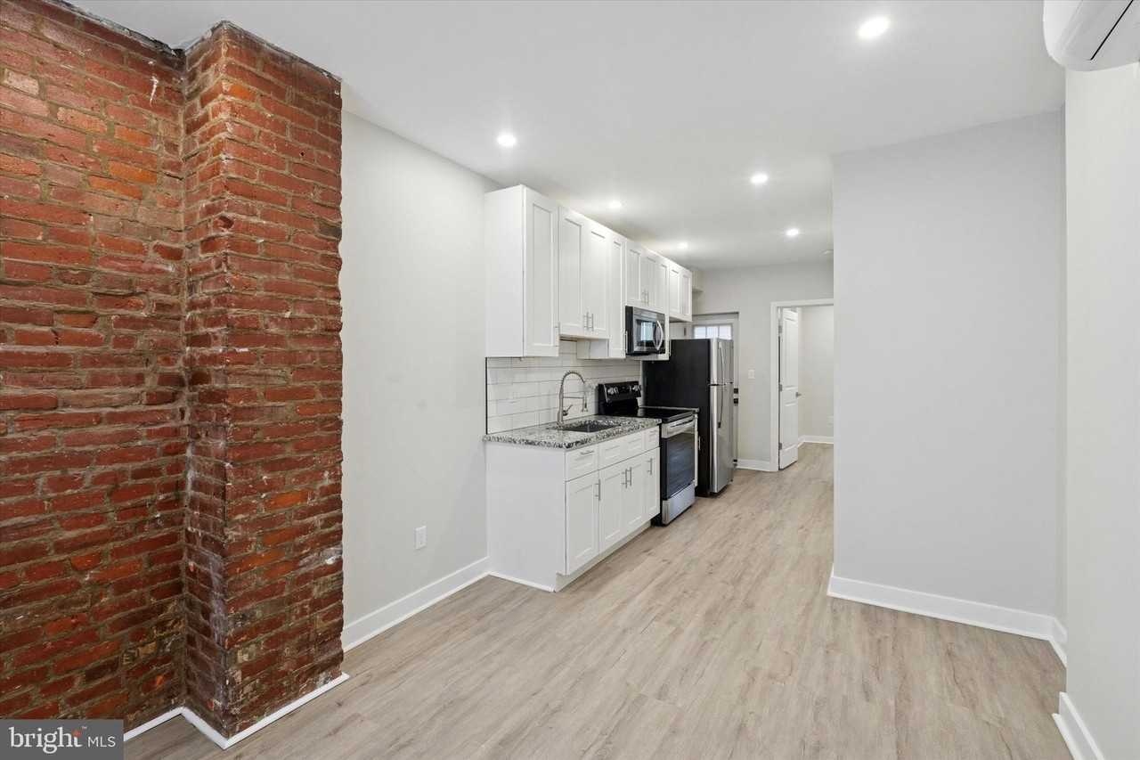 1925 South Bonsall Street - Photo 2 of 15