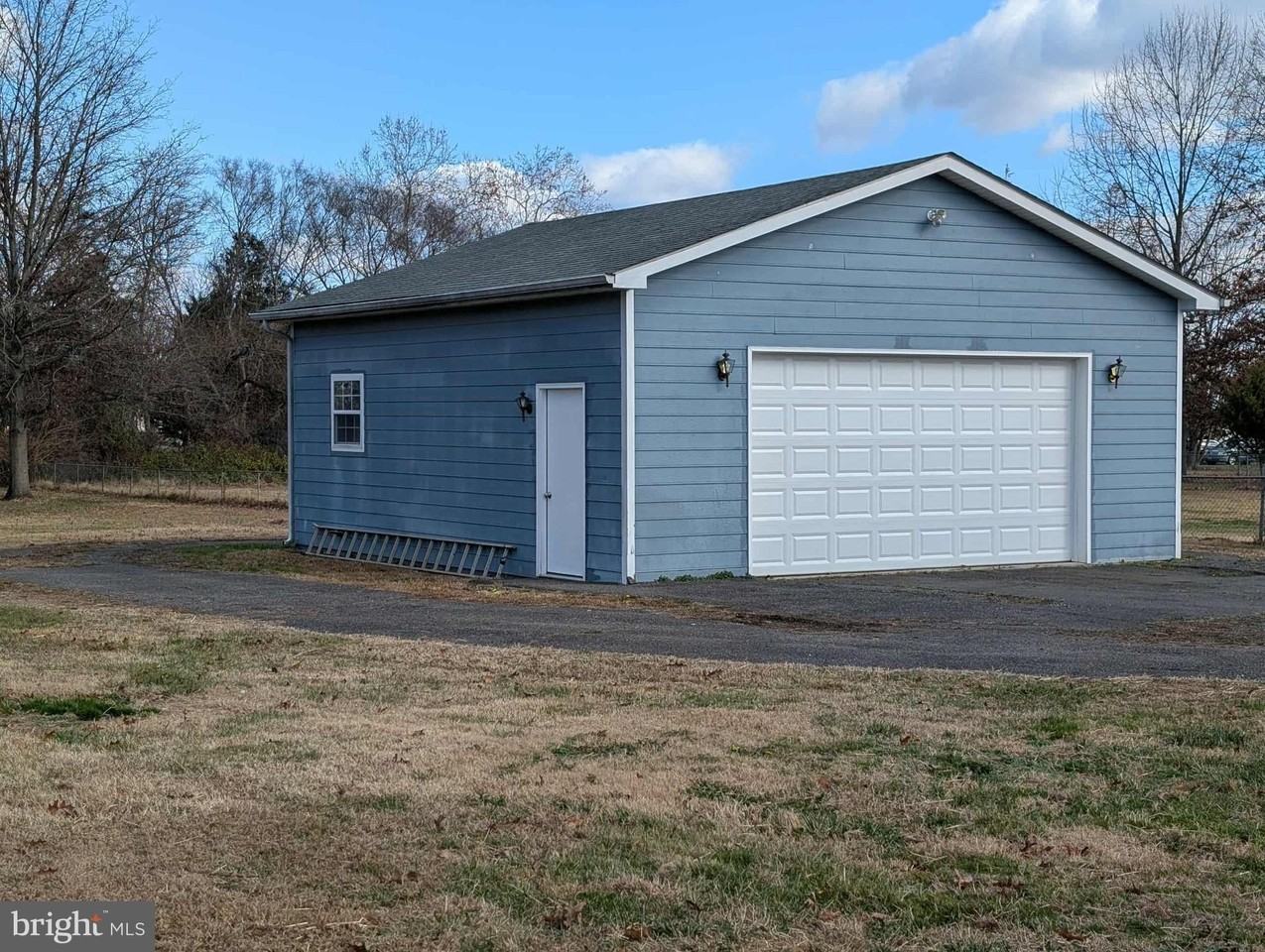 6810 Crescent Ridge Court - Photo 5 of 27