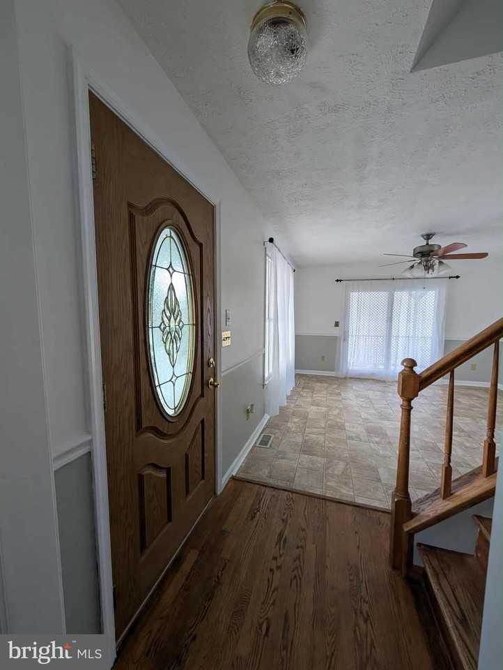 6810 Crescent Ridge Court - Photo 6 of 27