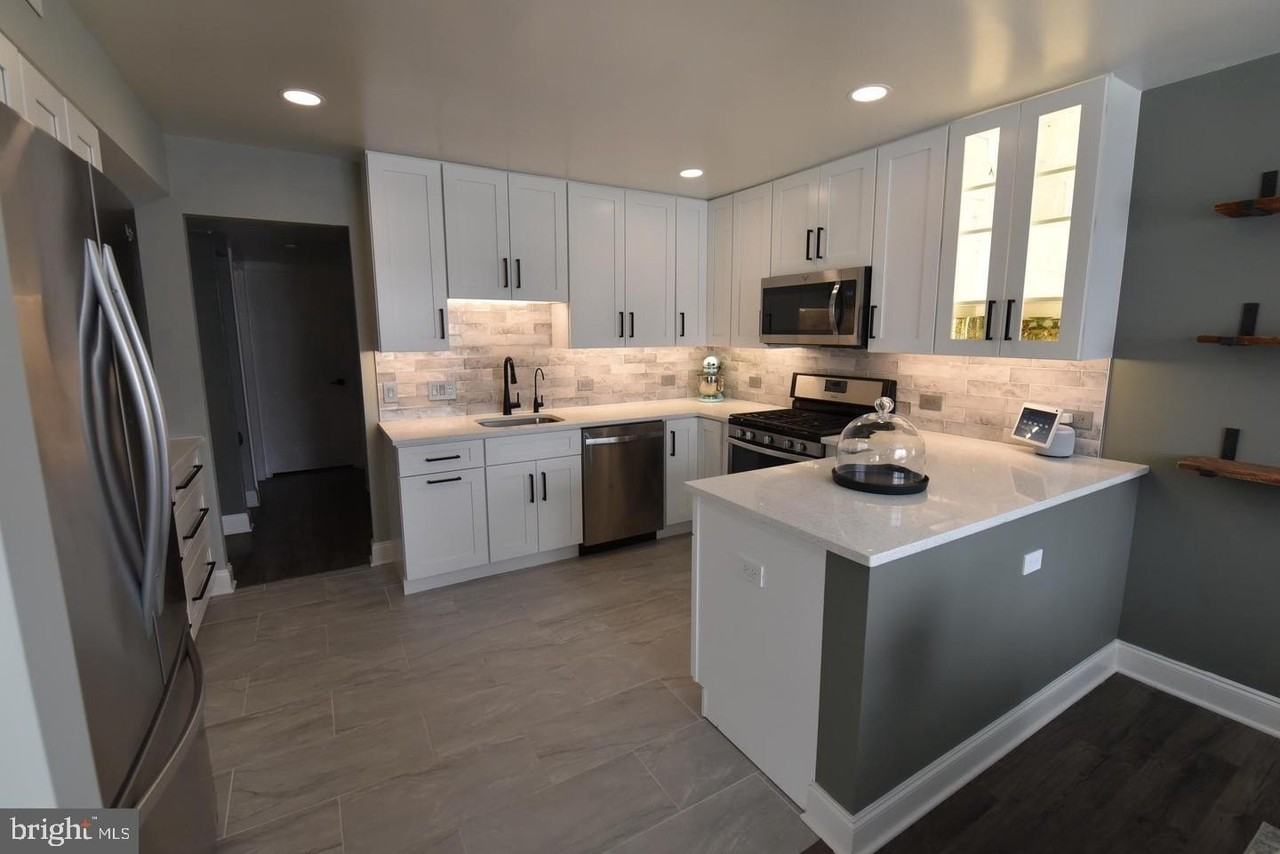 1666 Parkcrest Circle #100 - Photo 2 of 19