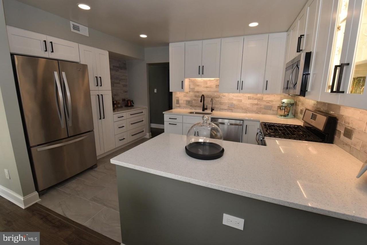 1666 Parkcrest Circle #100 - Photo 3 of 19