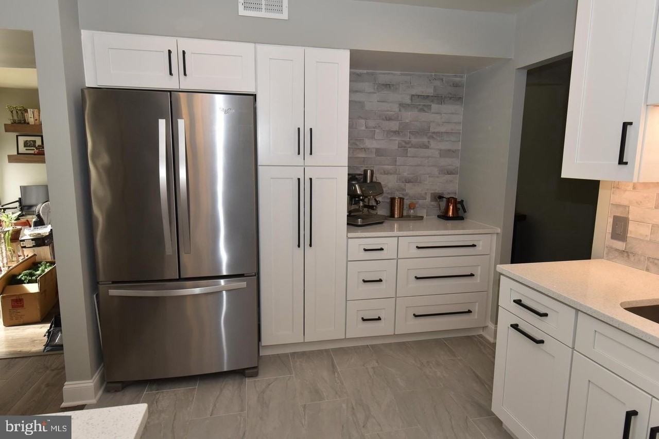 1666 Parkcrest Circle #100 - Photo 4 of 19