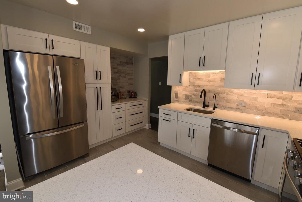 1666 Parkcrest Circle #100 - Photo 5 of 19