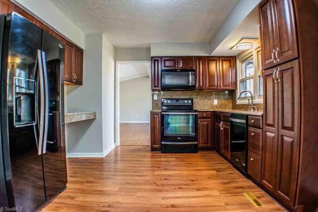 1655 Little Creek Circle - Photo 5 of 12