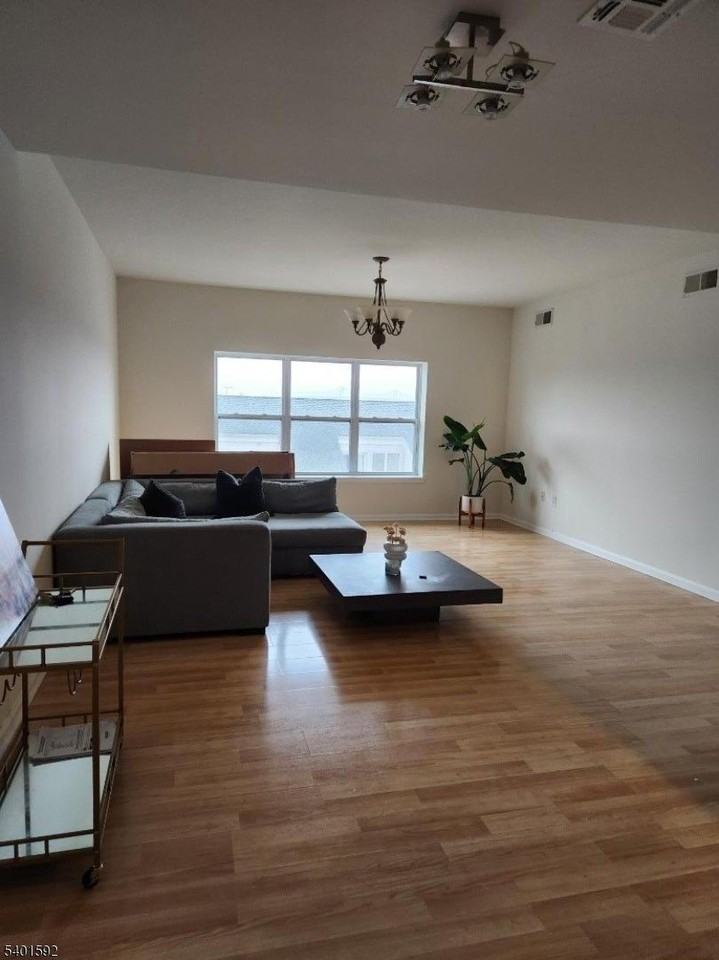 358 358 Rector street 705 - Photo 2 of 11